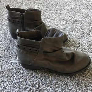 Olive and Edie Zip Ankle Boots - Size Girls 3